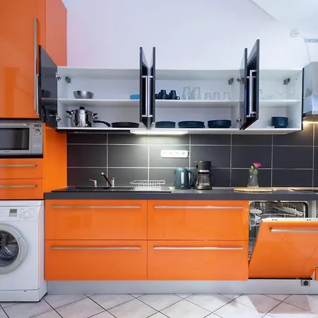 Kiraly With Free Parking And Ac Apartament *
